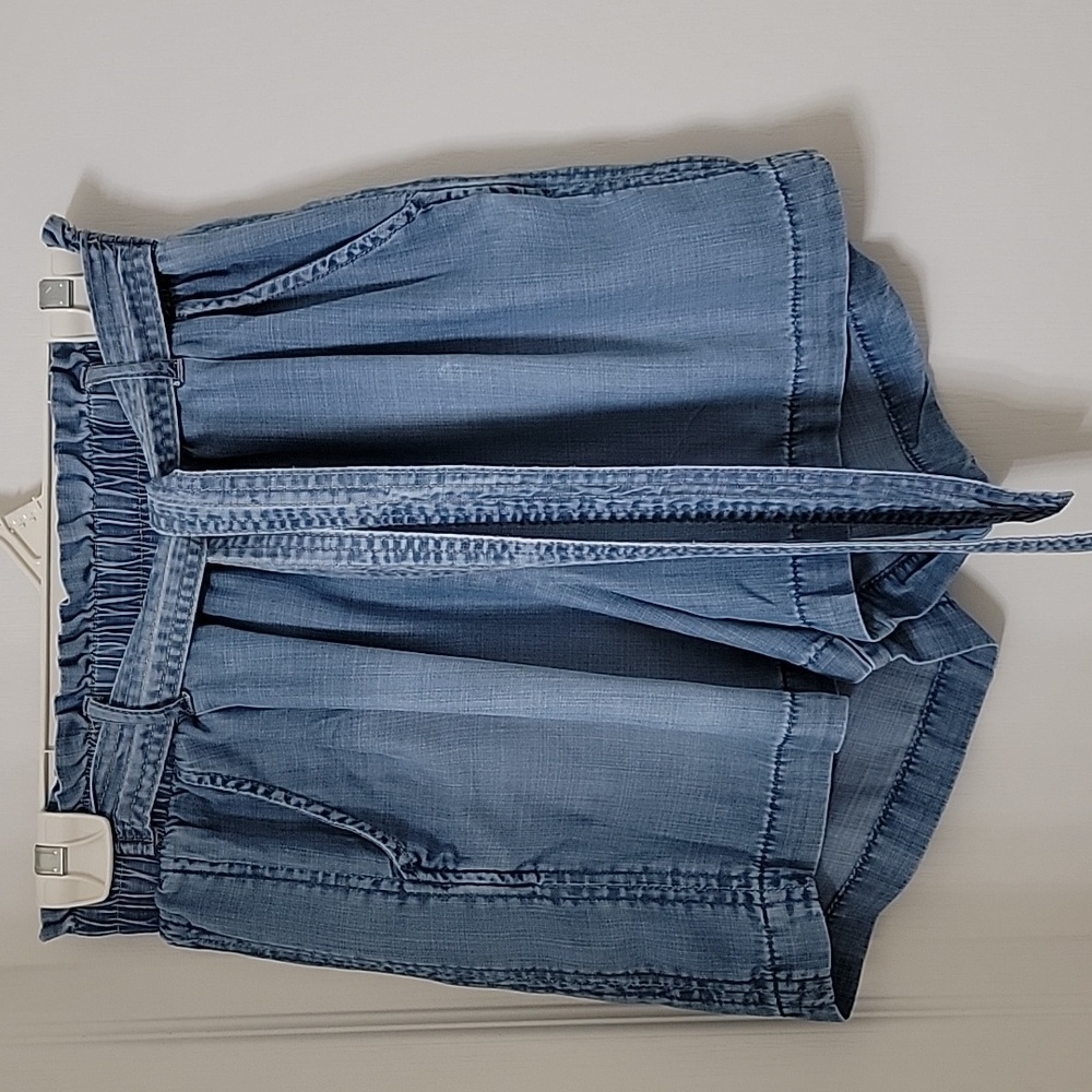 Knox Rose Size S 100% Lyocel Blue Denim Look Pleated Shorts